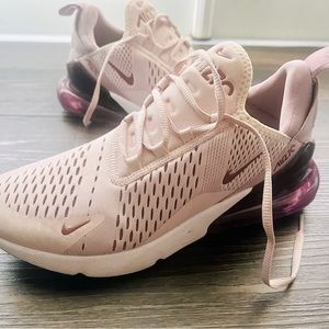 Nike 270s like new, worn twice. All reasonable offers will be considered!